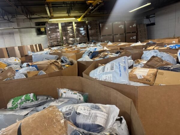 More Trucks still rolling in today and we are stuffed fullllll😘💪 - Another Mail truck just landed in 🔥 -Available full size pallet $699/ Pallet or mini pallet $199/ pallet🤗
