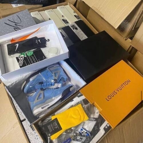 Hello everyone Brand New sneakers $800 per pallet 200pairs Pickup and Shipping available