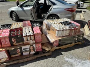 2 cosmetic pallets vs small sedan🤩. Let’s see how they could fit all in 😊