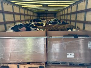 Clothing pallets loaded on truck heading out 🔥
$500 each