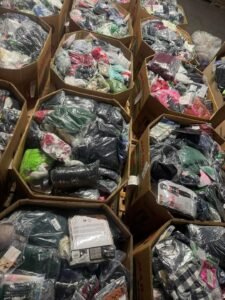 🗣️Am@zon clothes loads are back in stock🔥

-Clothes - 300 units $500 per pallet. 💯% brand new- All are still in poly bags.

- Shoes pallet - 150-155 pairs / $2000 / Pallet