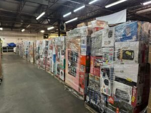 🗣️Fresh W@lmart trucks are available on floor🔥
⬇️Price start $499-$599 per pallet⬇️