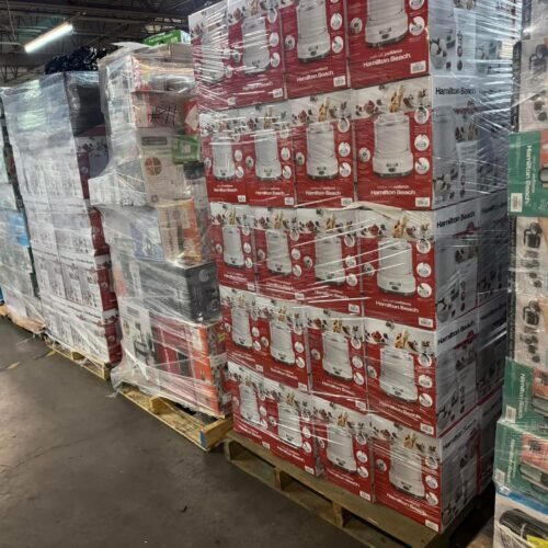 🗣️Small kitchen appliances are back on floor🤗  90-96% brand new brand of H@milton Be@ch small plug in kitchen appliances.  -Price vary from 0-00- pallet ⬇️