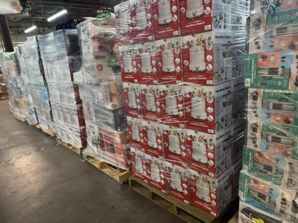 🗣️Small kitchen appliances are back on floor🤗  90-96% brand new brand of H@milton Be@ch small plug in kitchen appliances.  -Price vary from 0-00- pallet ⬇️